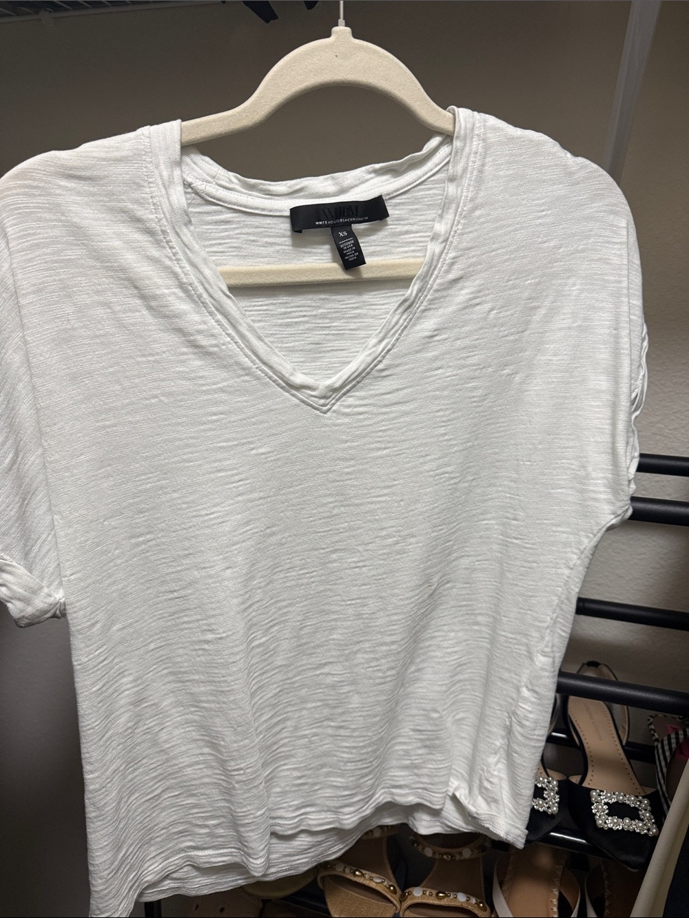 White House Black Market Women's White V-Neck Short Sleeve Tee
